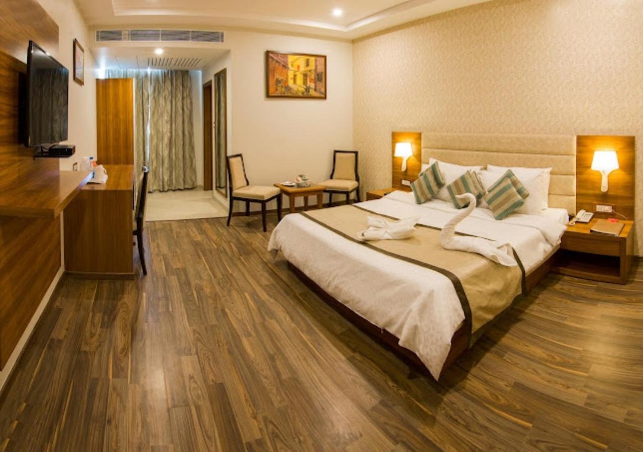 The India Benares Hotel Exterior photo