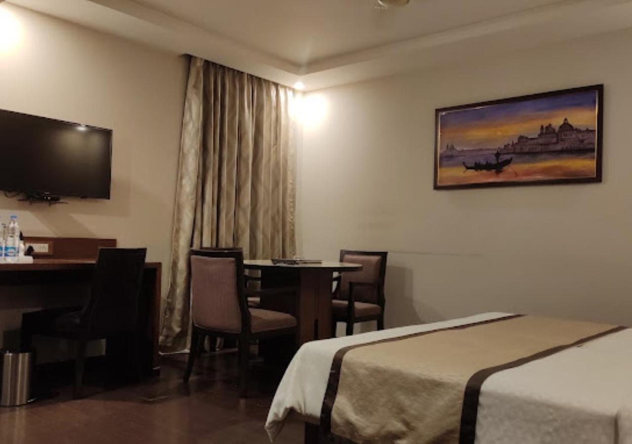 The India Benares Hotel Exterior photo